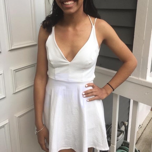 Super cute white Lulu’s dress. - Picture 4 of 4